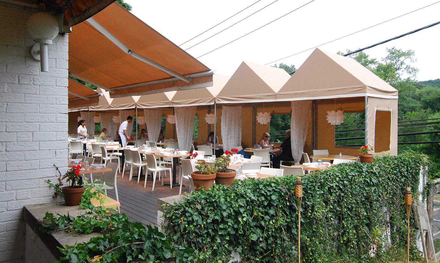 outdoor seating barcelona restaurant